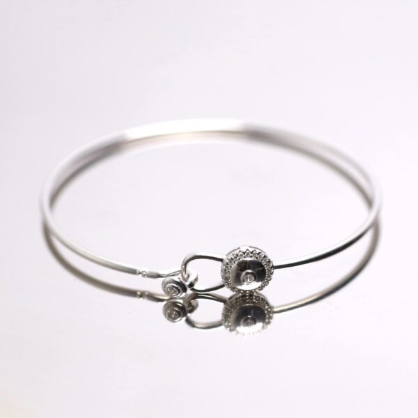 BANGLE BRACELET