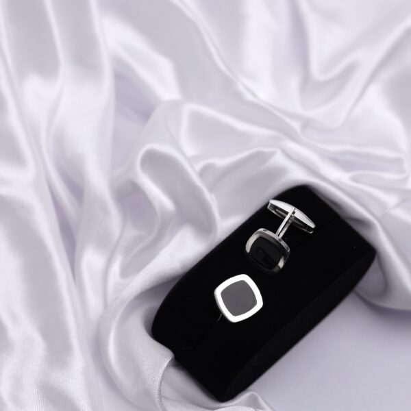 CUFFLINK